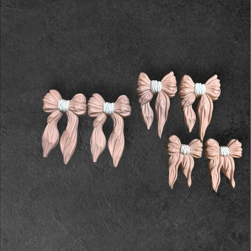 6 pc wall decor pink and white bows